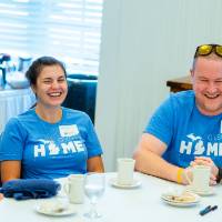 Alumni enjoy breakfast before Move-In